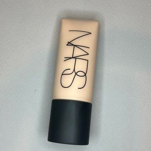 Nars soft matte foundation 2.5 Yukon